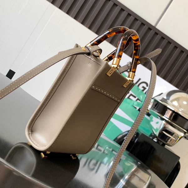 スーパーコピーブランドバッグ背面デザイン